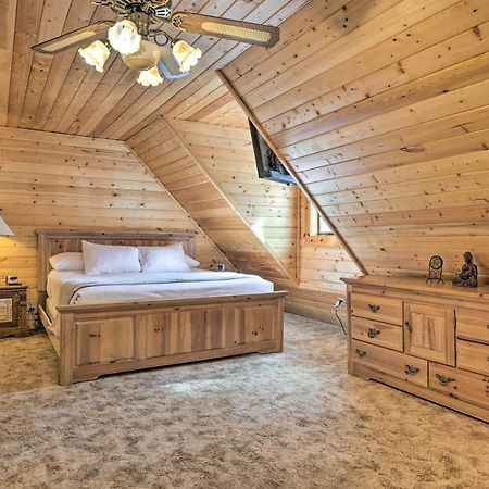 Rustic Duck Creek Village Cabin With Fire Pit! 外观 照片