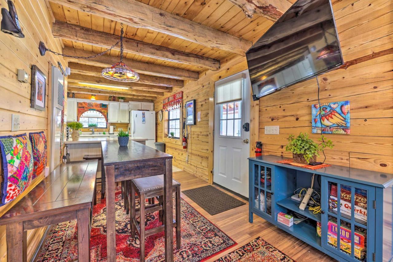 Rustic Duck Creek Village Cabin With Fire Pit! 外观 照片