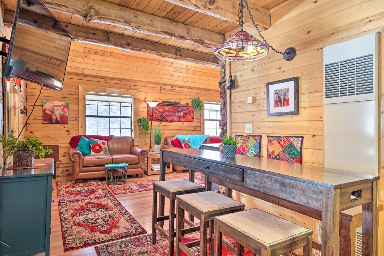 Rustic Duck Creek Village Cabin With Fire Pit! 外观 照片