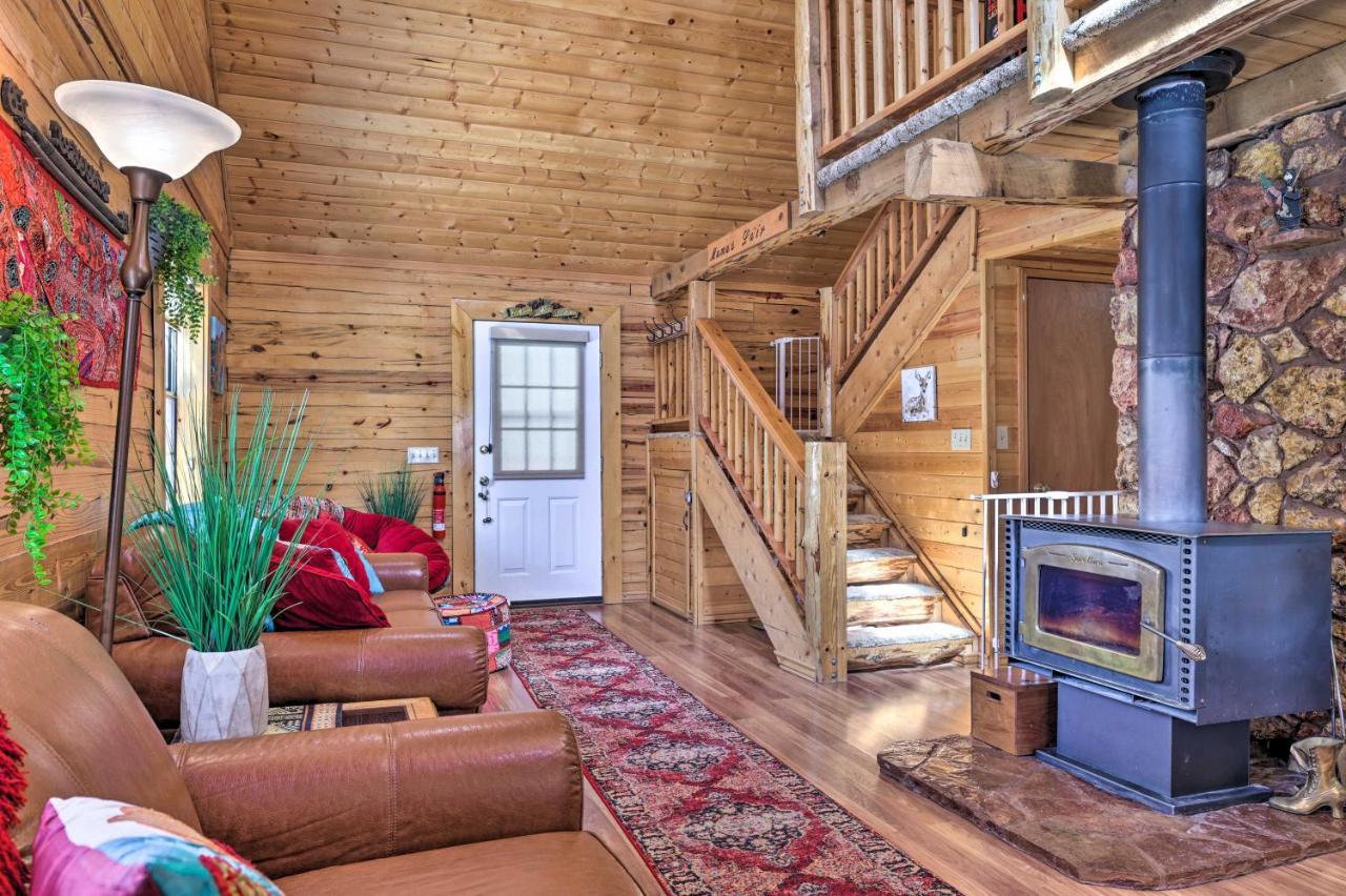 Rustic Duck Creek Village Cabin With Fire Pit! 外观 照片