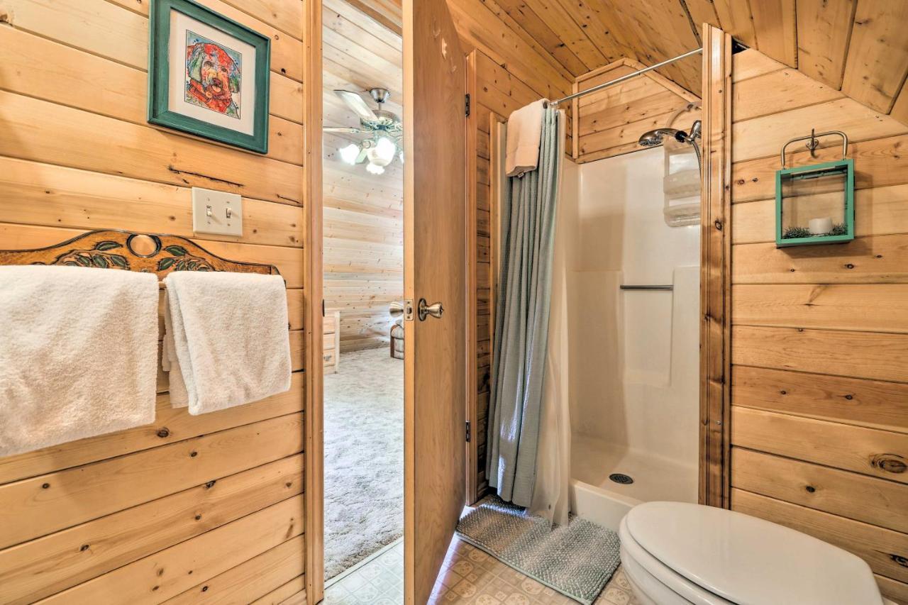 Rustic Duck Creek Village Cabin With Fire Pit! 外观 照片