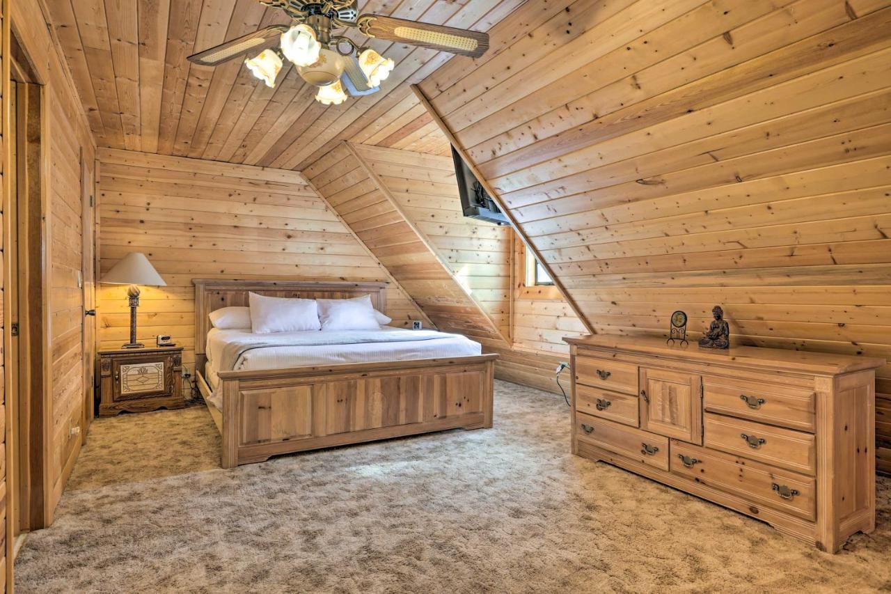 Rustic Duck Creek Village Cabin With Fire Pit! 外观 照片