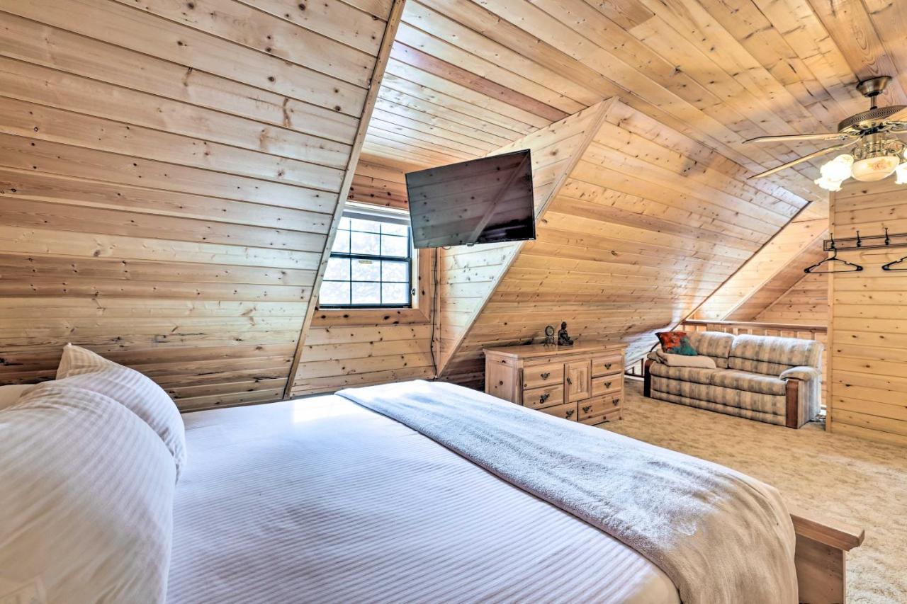 Rustic Duck Creek Village Cabin With Fire Pit! 外观 照片
