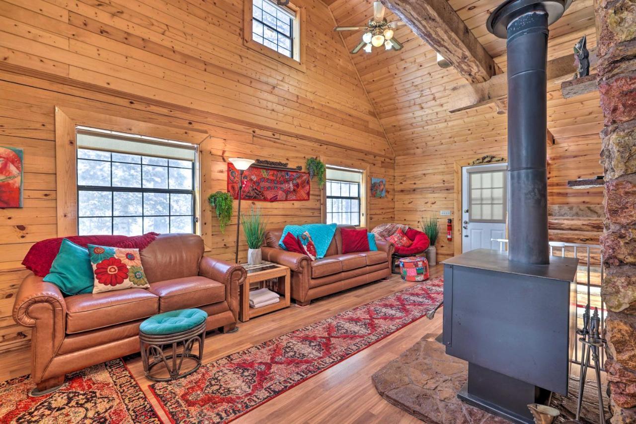 Rustic Duck Creek Village Cabin With Fire Pit! 外观 照片