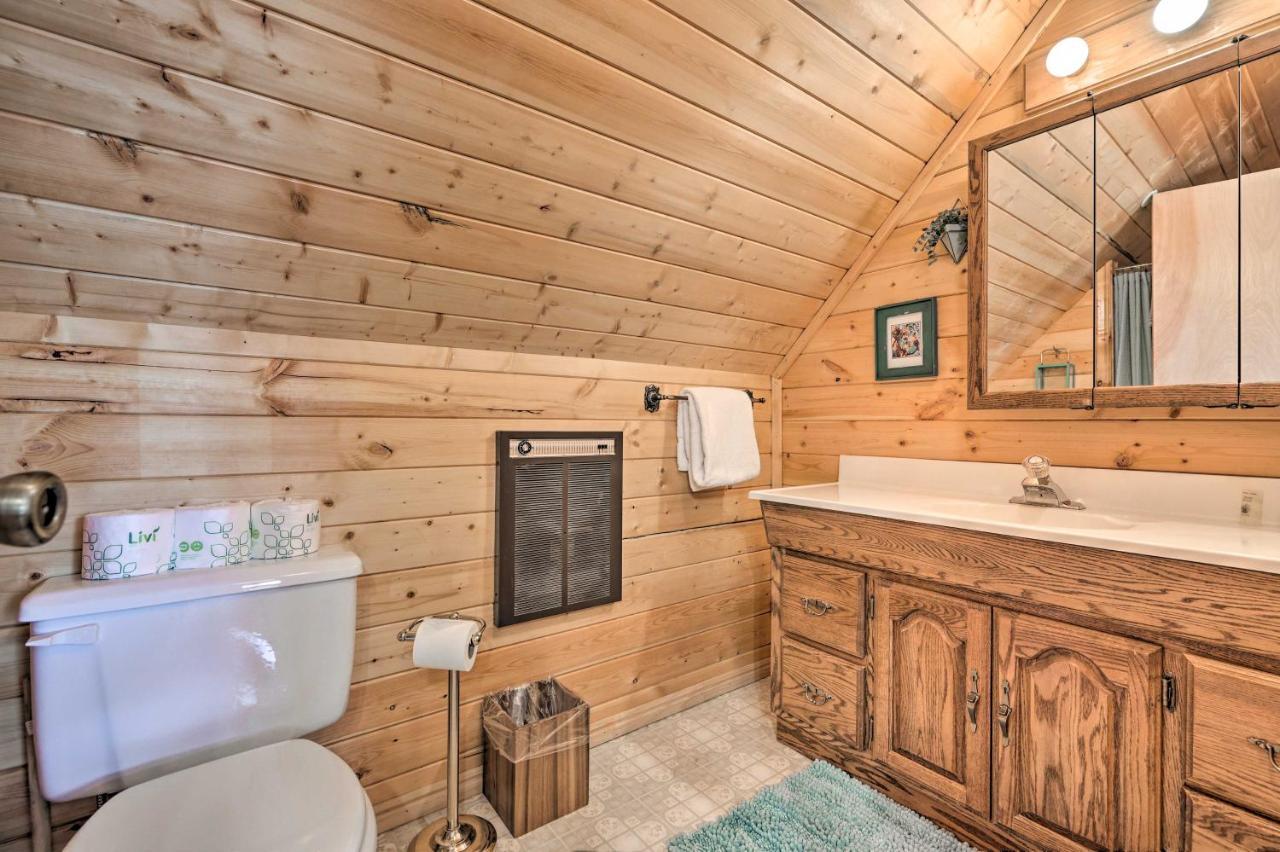 Rustic Duck Creek Village Cabin With Fire Pit! 外观 照片